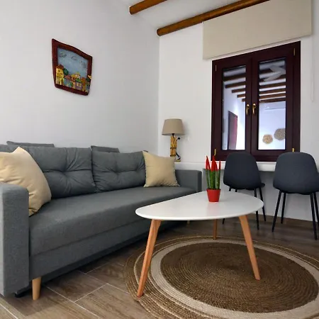 Apartment Glaucus Deluxe Mandrakia Adamantas (Milos)